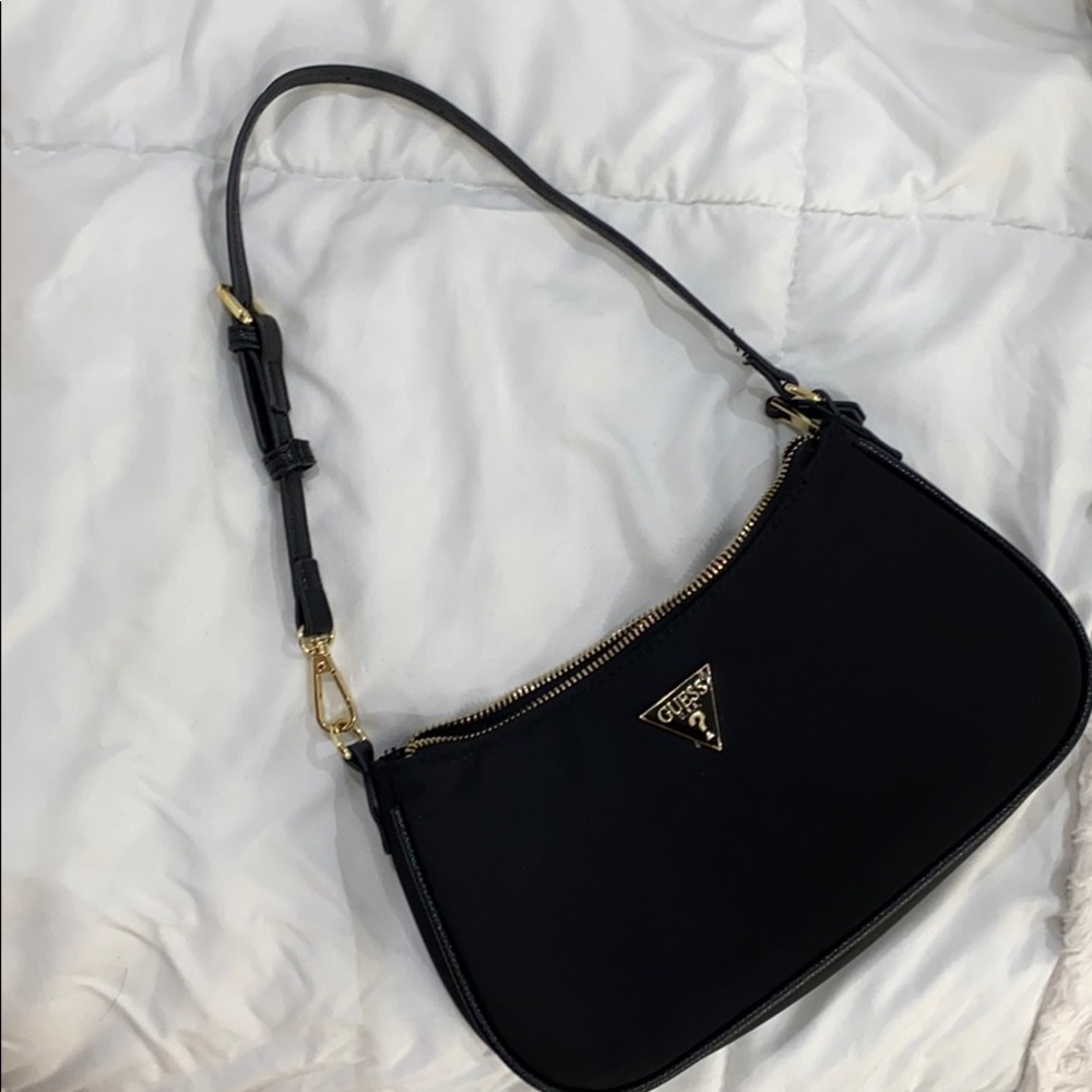Guess purse 👜